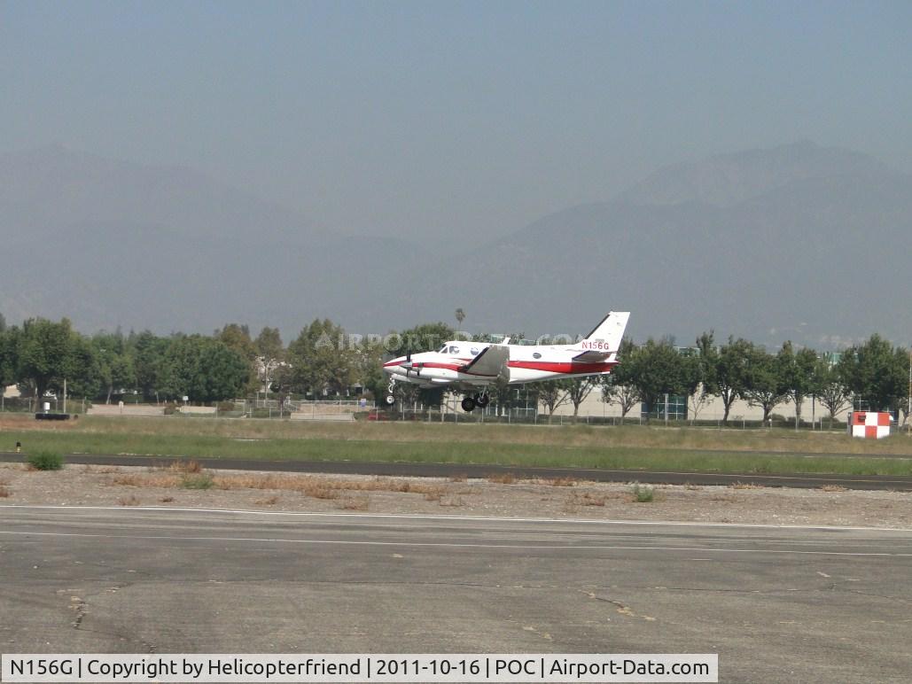 N156G, 1975 Beech E-90 King Air C/N LW-156, Landing on runway 26L