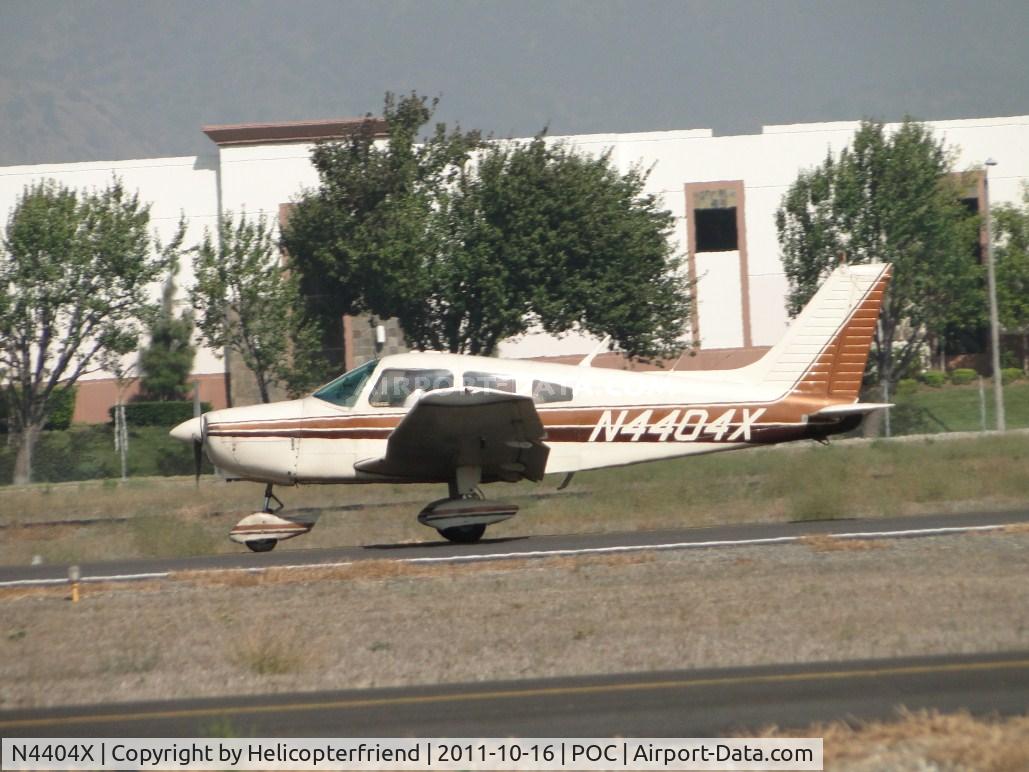 N4404X, 1975 Piper PA-28-151 C/N 28-7615010, Landing on runway26L