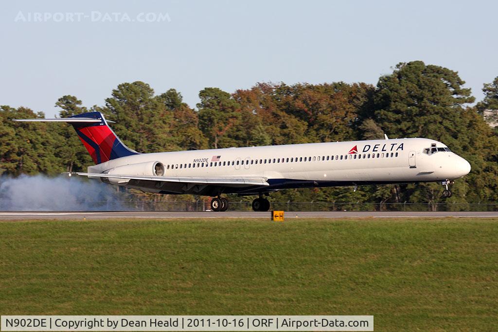 N902DE, 1992 McDonnell Douglas MD-88 C/N 53379, Delta Air Lines N902DE (FLT DAL2148) from Hartsfield-Jackson Atlanta Int'l (KATL) landing RWY 23.