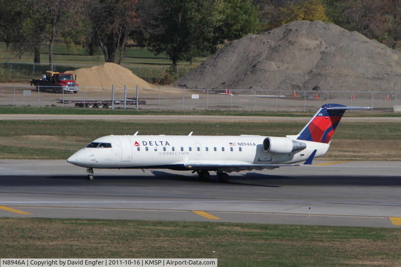 N8946A, 2004 Bombardier CRJ-200 (CL-600-2B19) C/N 7946, @ KMSP