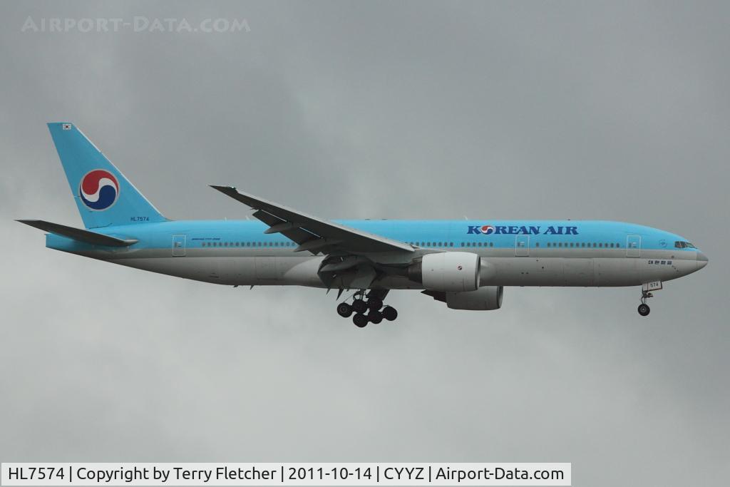 HL7574, 2000 Boeing 777-2B5/ER C/N 28444, Korean Air B777 on approach to Runway 24 at Toronto Pearson