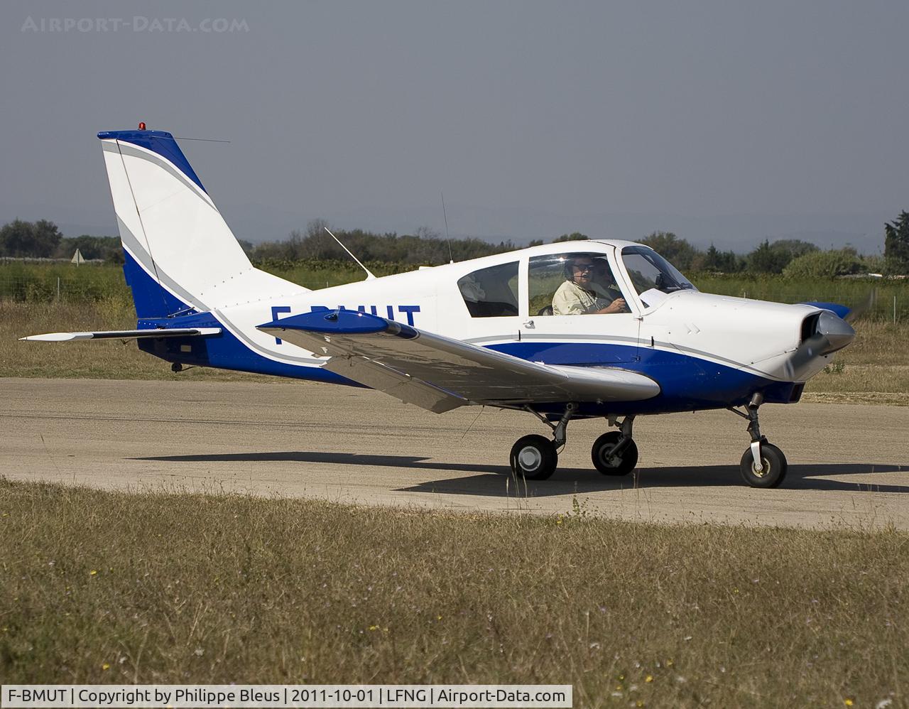 F-BMUT, Gardan GY-80-180 Horizon C/N 140, Taxiing to a parking position ... on the grass. This vintage aircraft has a retractable gear !