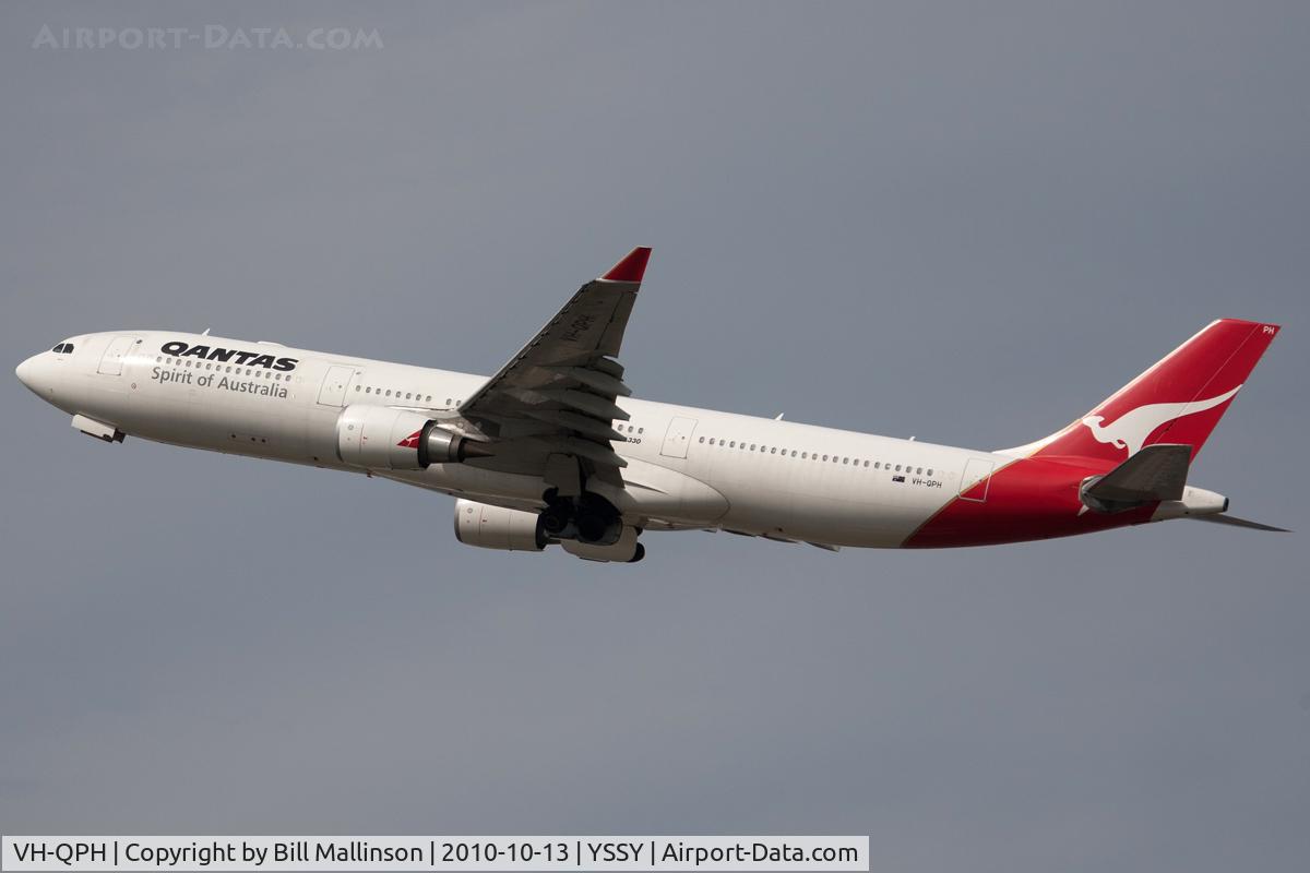 VH-QPH, 2005 Airbus A330-303 C/N 0695, away from 34L
