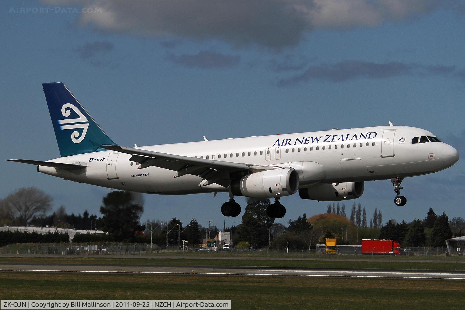 ZK-OJN, 2005 Airbus A320-232 C/N 2594, in onto 20