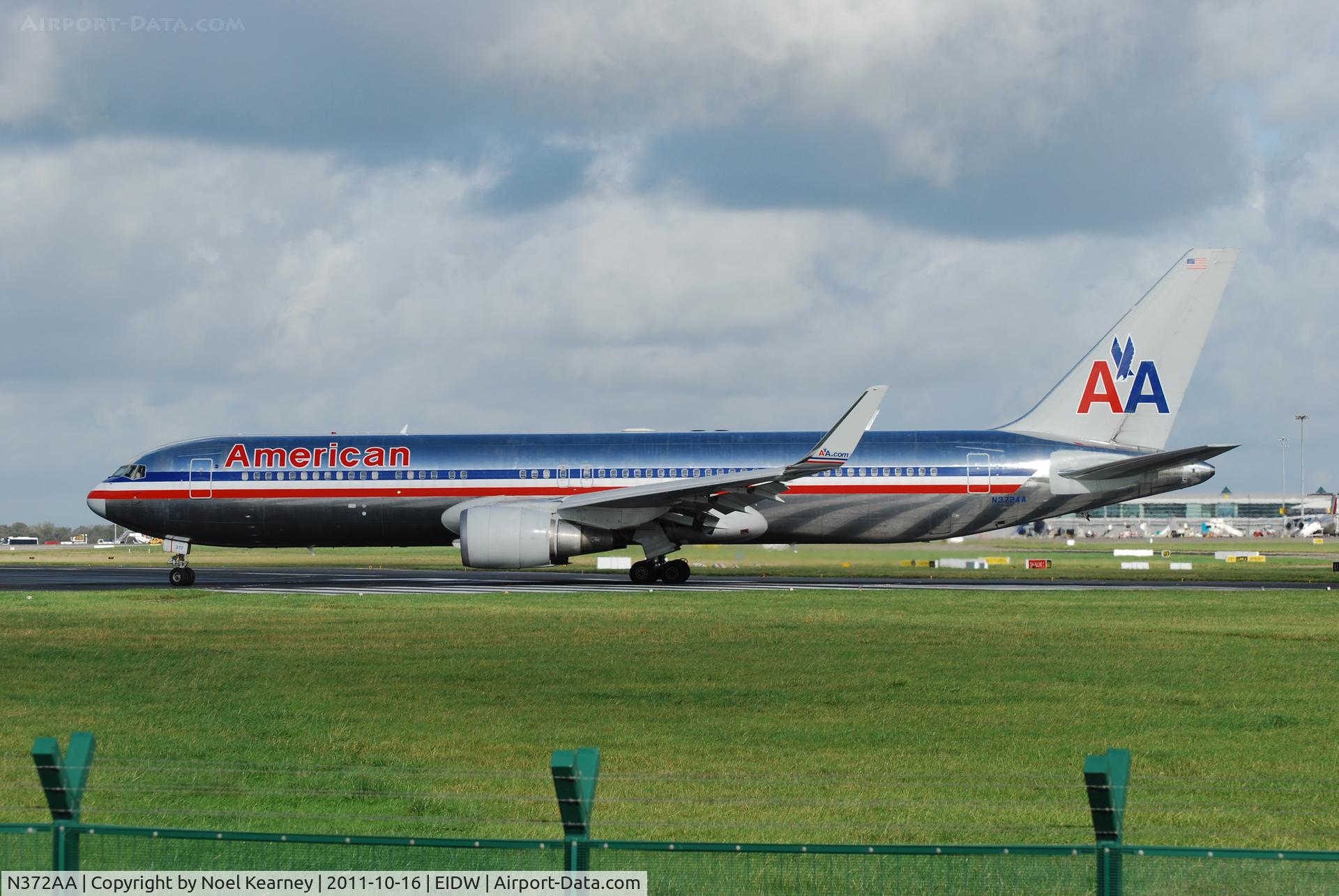 N372AA, 1992 Boeing 767-323 C/N 25199, '372' with blended winglets about to depart off Rwy 28 at EIDW.