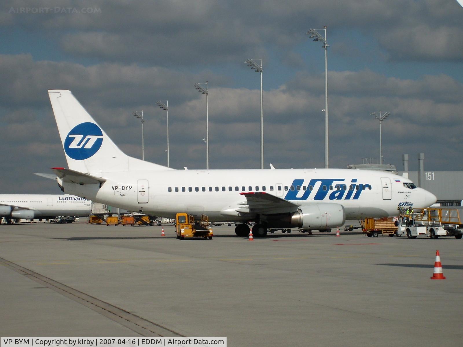 VP-BYM, 1998 Boeing 737-524 C/N 28917, @MUC 2001-10-16