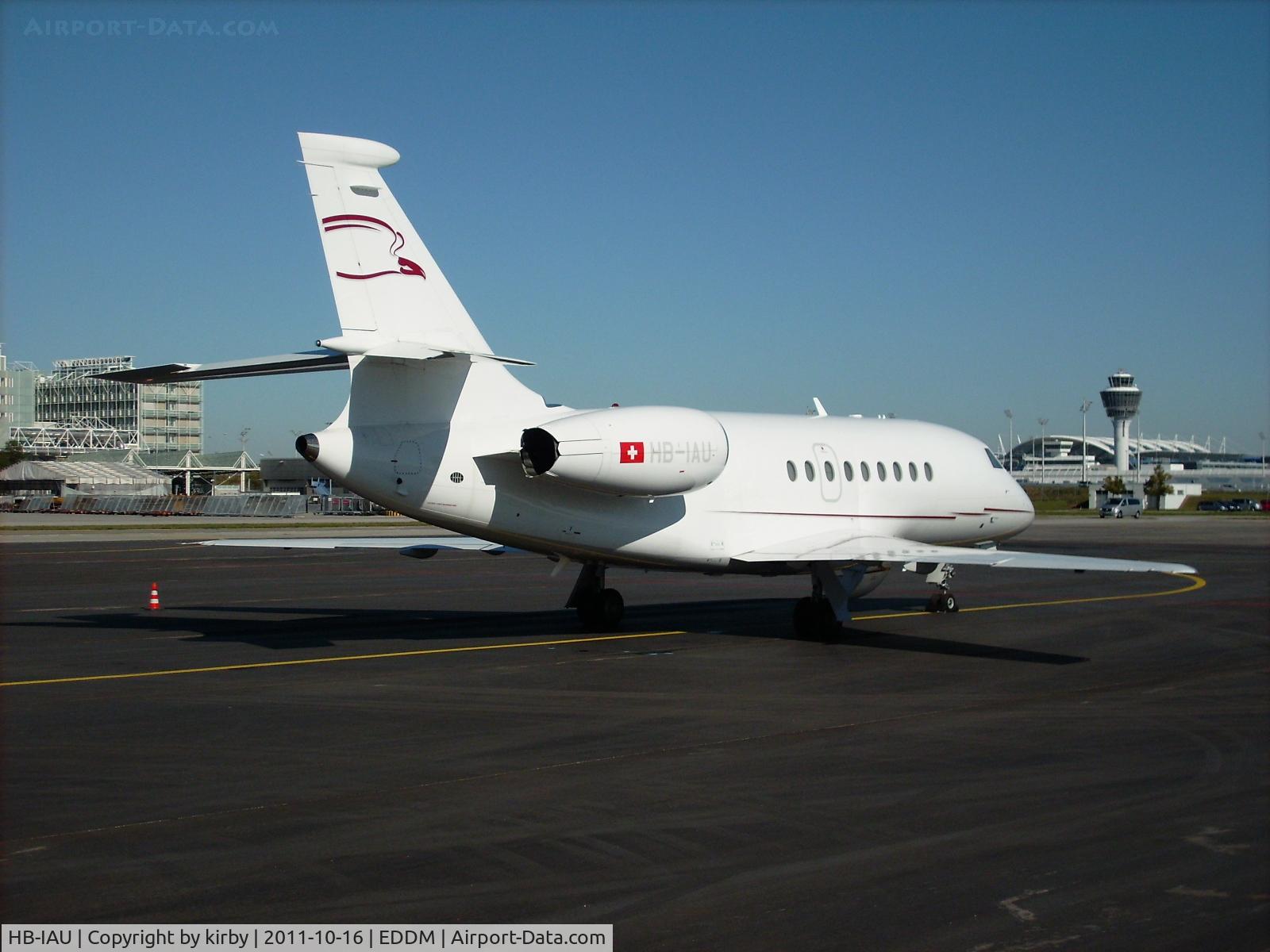 HB-IAU, 2003 Dassault Falcon 2000EX C/N 14, @MUC 2011-10-16