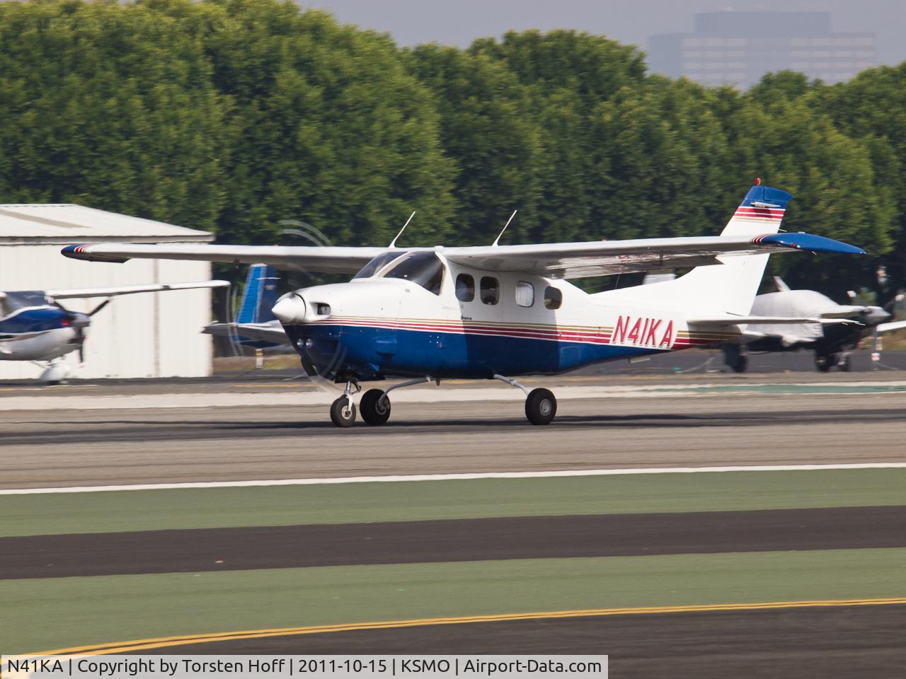 N41KA, 1978 Cessna P210N Pressurised Centurion C/N P21000045, N41KA departing from RWY 21