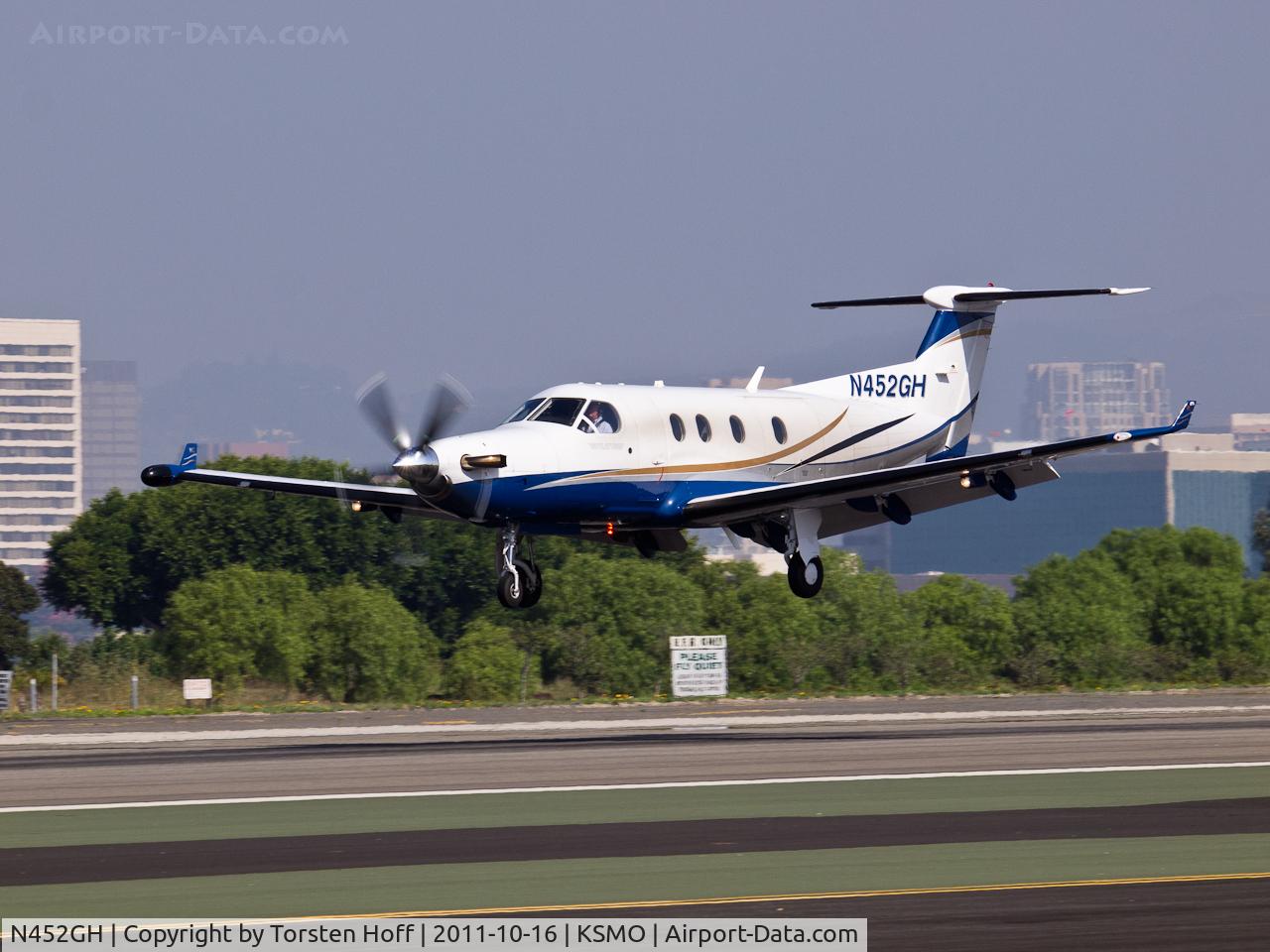 N452GH, 2005 Pilatus PC-12/45 C/N 628, N452GH arriving on RWY 21