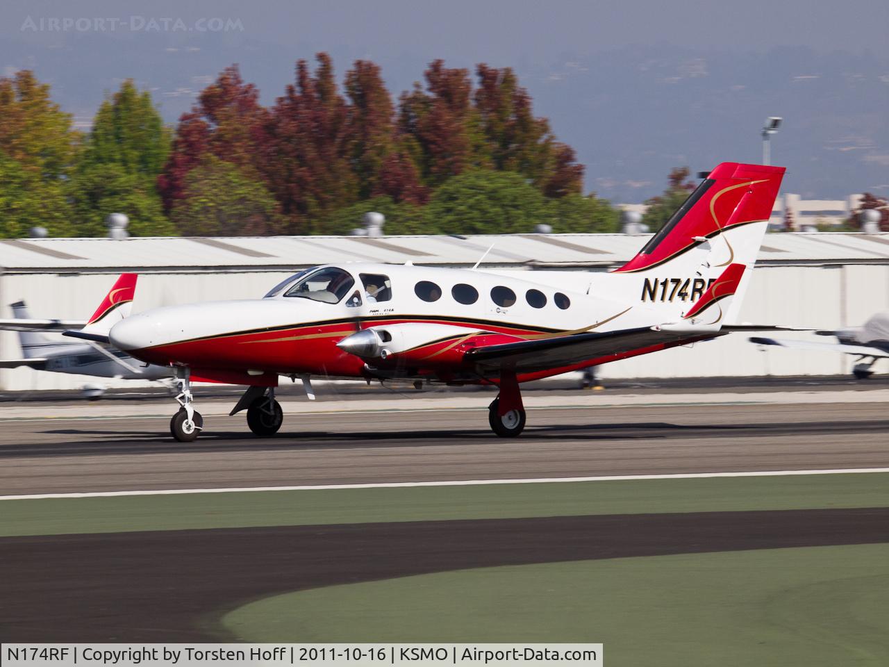 N174RF, 1978 Cessna 414A Chancellor C/N 414A0217, N174RF departing from RWY 21