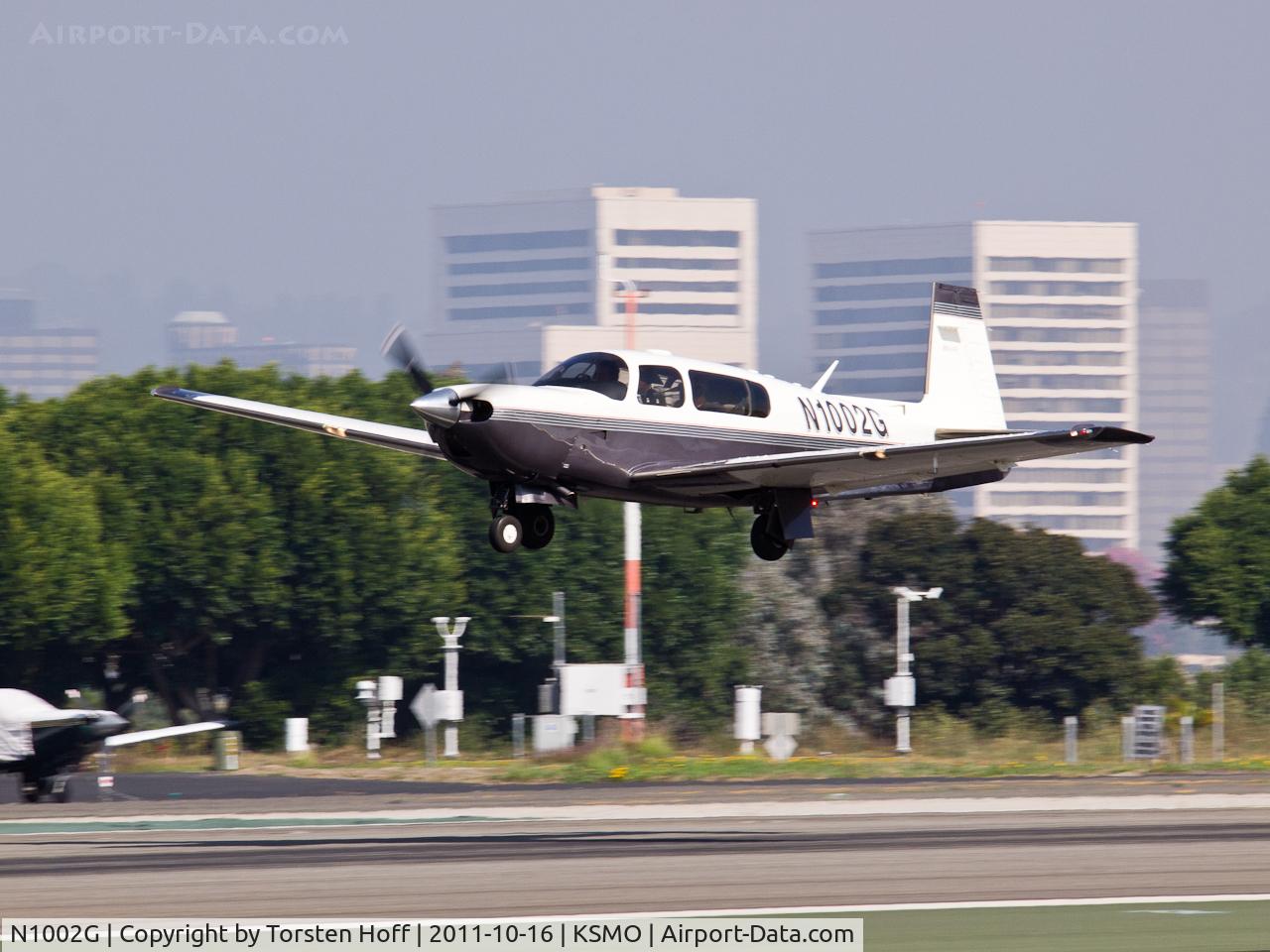 N1002G, 2000 Mooney M20M Bravo C/N 27-0295, N1002G arriving on RWY 21
