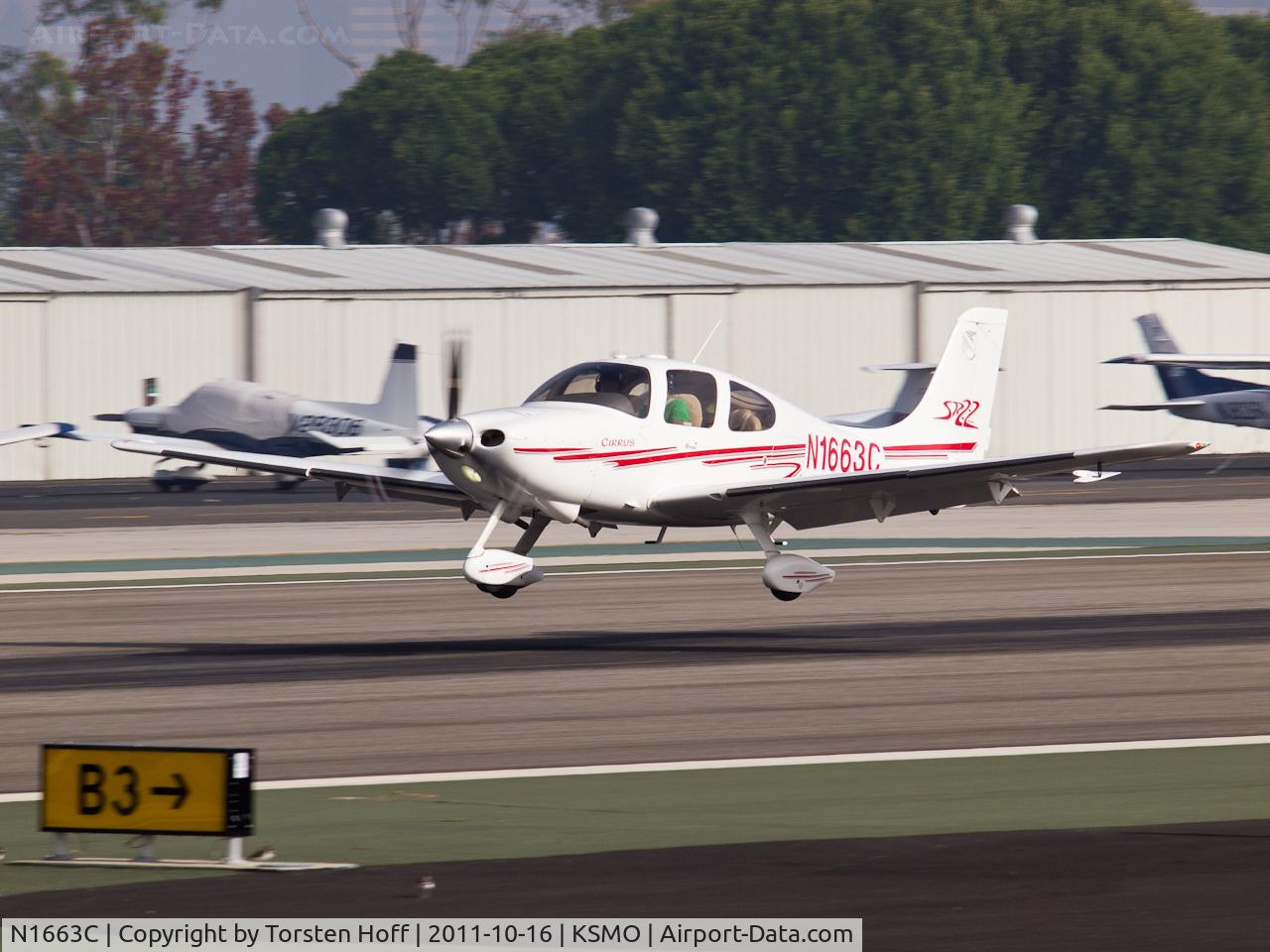 N1663C, 2003 Cirrus SR22 C/N 0585, N1663C arriving on RWY 21