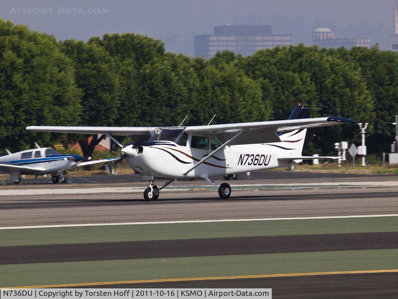 N736DU, 1977 Cessna R172K Hawk XP C/N R1722452, N736DU arriving on RWY 21