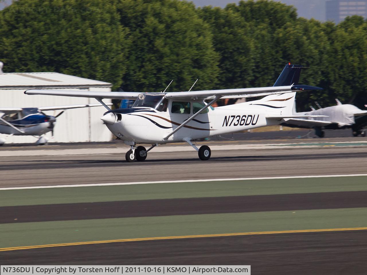 N736DU, 1977 Cessna R172K Hawk XP C/N R1722452, N736DU departing from RWY 21