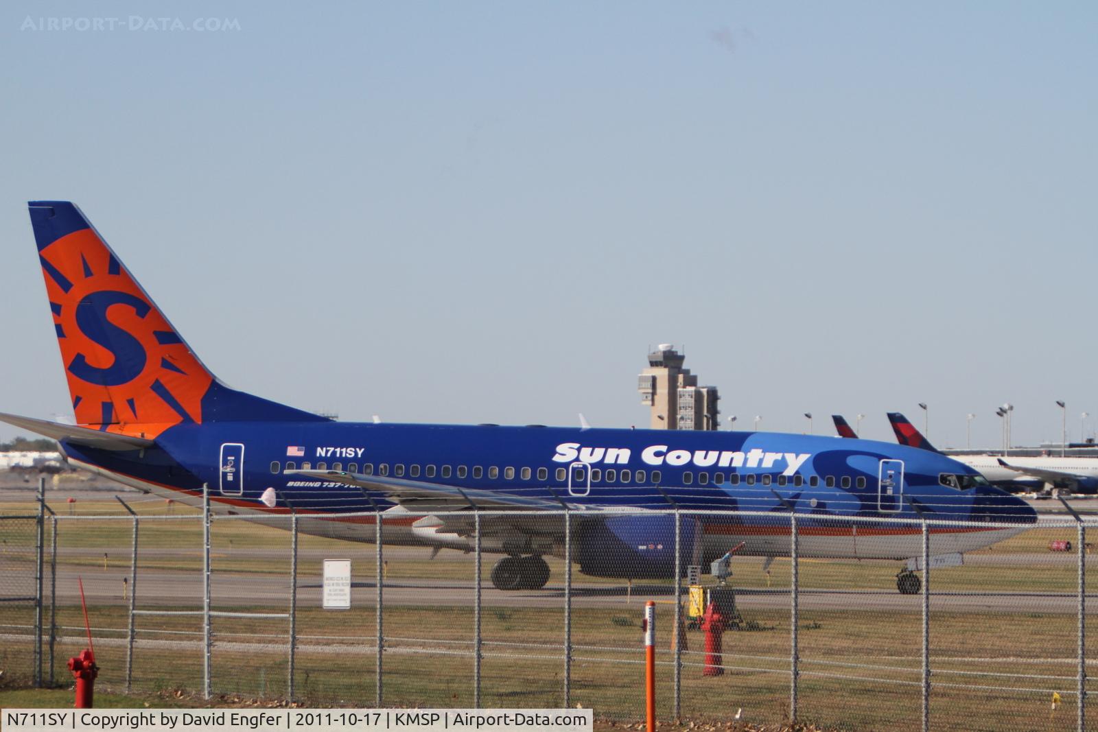 N711SY, 2002 Boeing 737-73V C/N 30245, @ KMSP