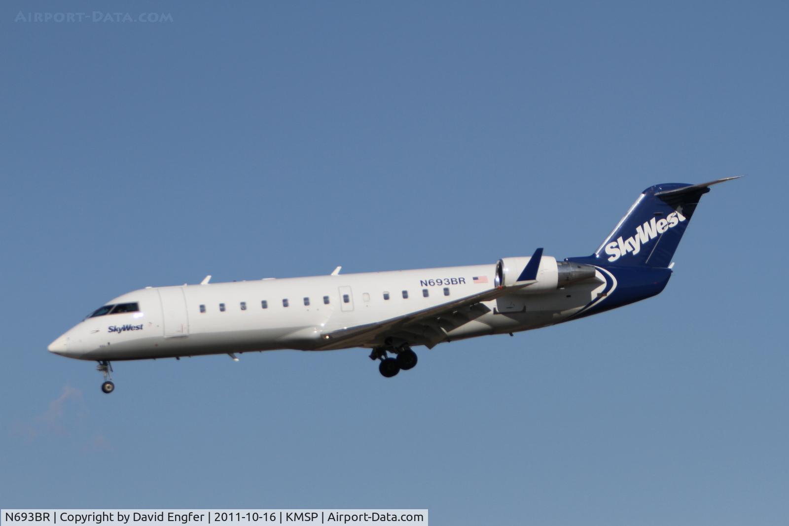 N693BR, 2003 Bombardier CRJ-200ER (CL-600-2B19) C/N 7761, @ KMSP