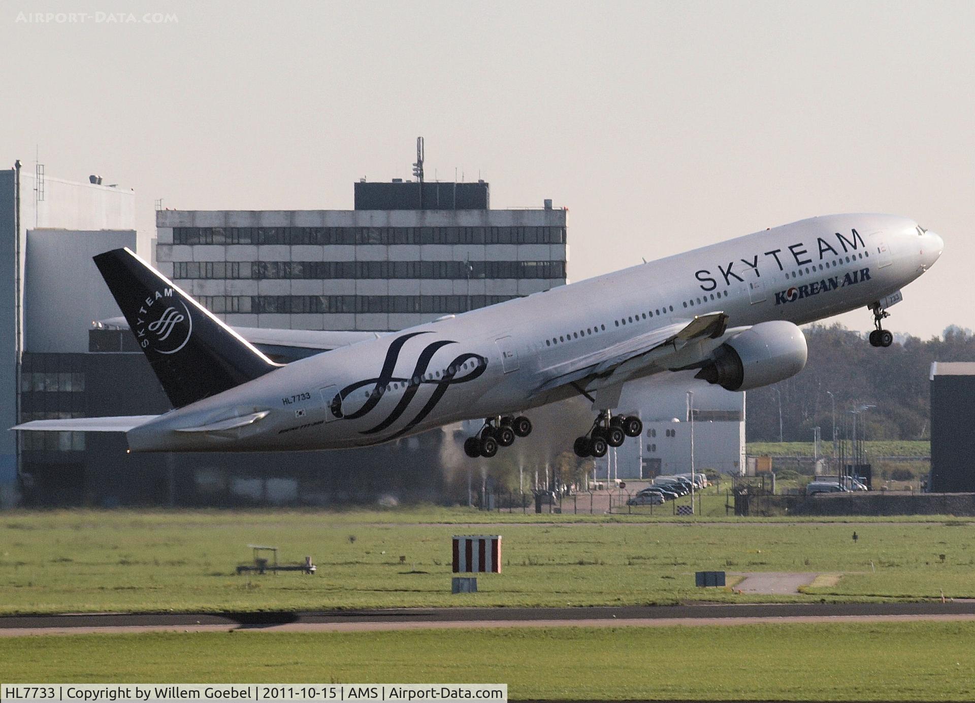 HL7733, 2005 Boeing 777-2B5/ER C/N 34206, Take off from Schiphol Airport