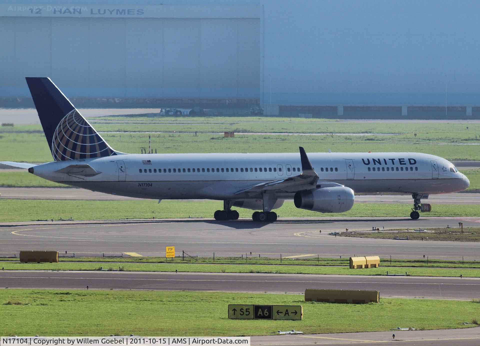 N17104, 1994 Boeing 757-224 C/N 27294, Taxi to the runway of Schiphol Airport
