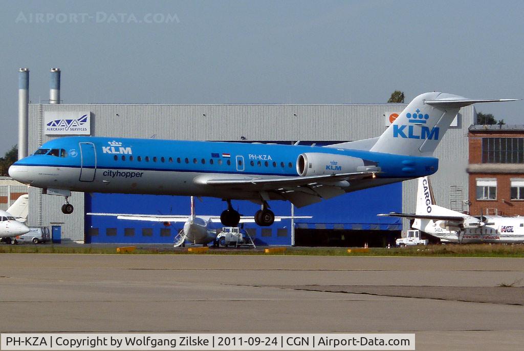 PH-KZA, 1996 Fokker 70 (F-28-070) C/N 11567, visitor