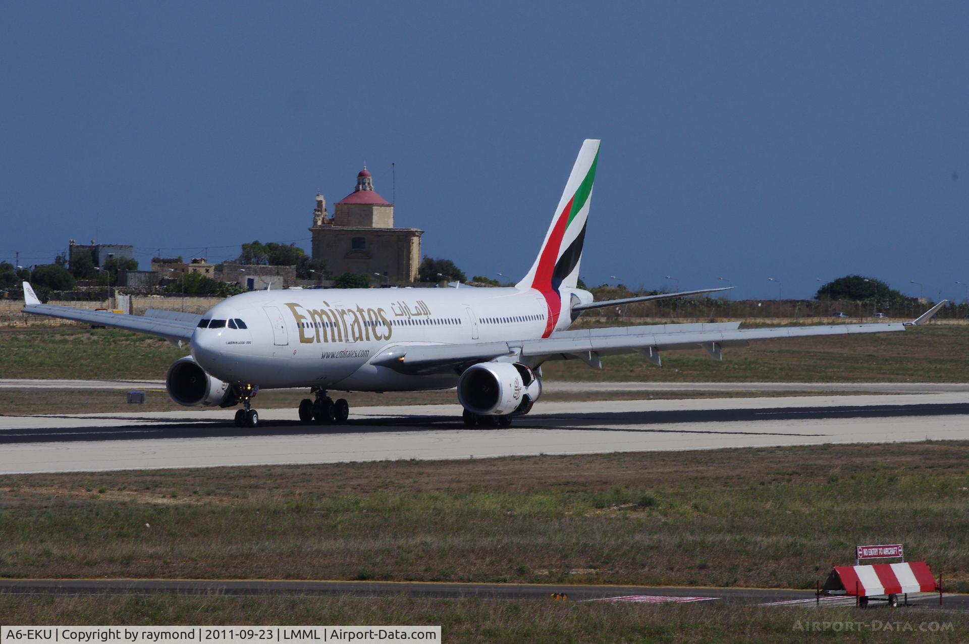 A6-EKU, 1999 Airbus A330-243 C/N 295, A330 A6-EKU Emirates Airlines