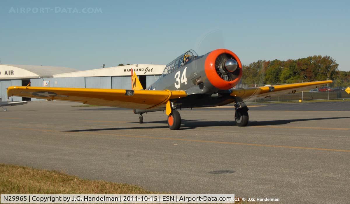 N29965, 1944 North American AT-6D Texan C/N 90634, Taxiing at Easton MD