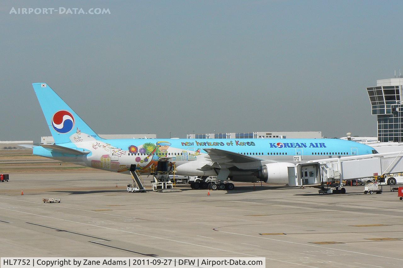 HL7752, 2007 Boeing 777-2B5/ER C/N 34211, Korean Air at DFW Airport.