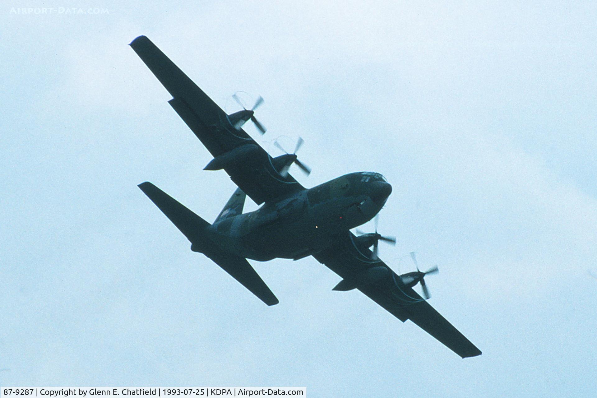 87-9287, 1987 Lockheed C-130H Hercules C/N 382-5128, Flying back towards runway 19R