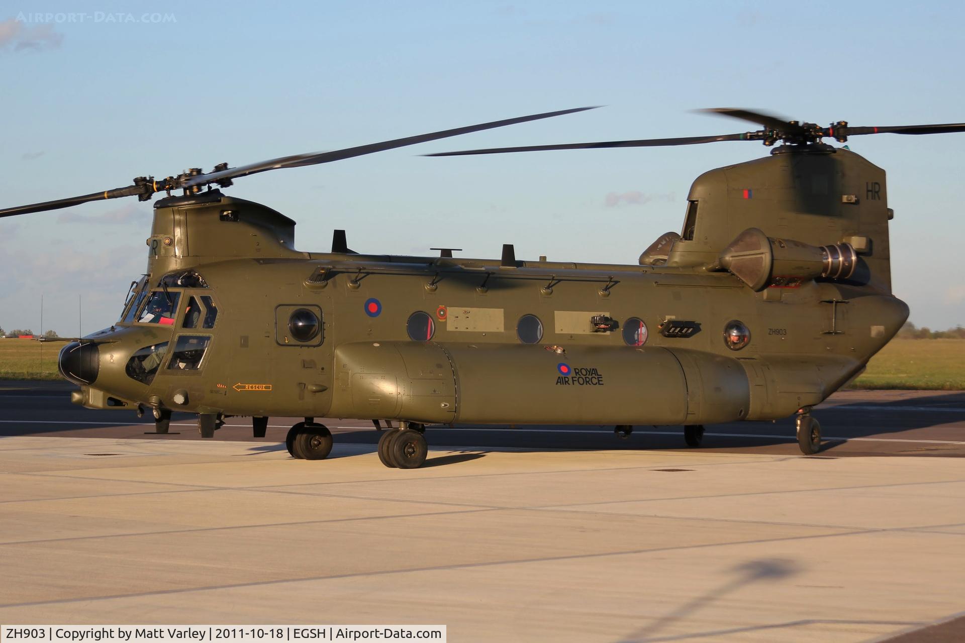 ZH903, Boeing Vertol Chinook HC.3 C/N M4482, Arriving at Saxon Air.