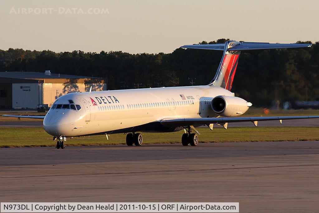 N973DL, 1991 McDonnell Douglas MD-88 C/N 53241, Delta Air Lines N973DL (FLT DAL1012) from Hartsfield-Jackson Atlanta Int'l (KATL) taxiing to Gate B24.