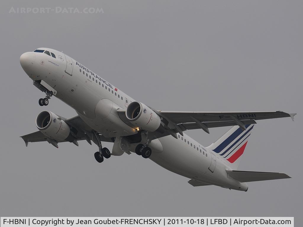 F-HBNI, 2011 Airbus A320-214 C/N 4820, take off 23