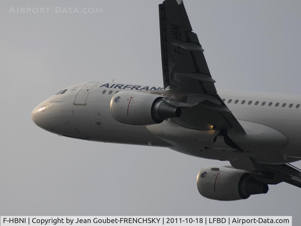 F-HBNI, 2011 Airbus A320-214 C/N 4820, take off 23