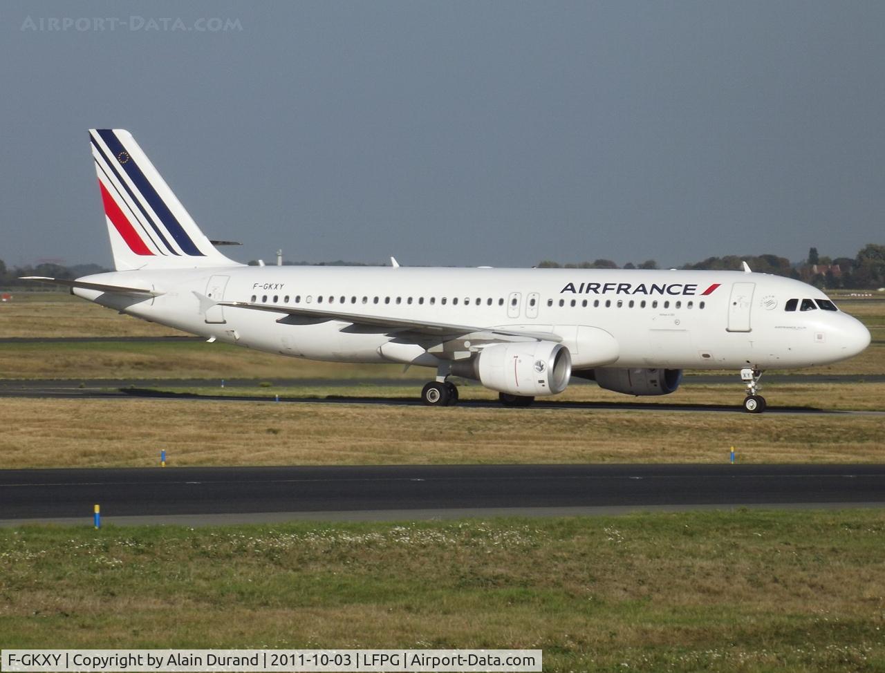 F-GKXY, 2009 Airbus A320-214 C/N 4105, Landed next to stablemate F-GUGP