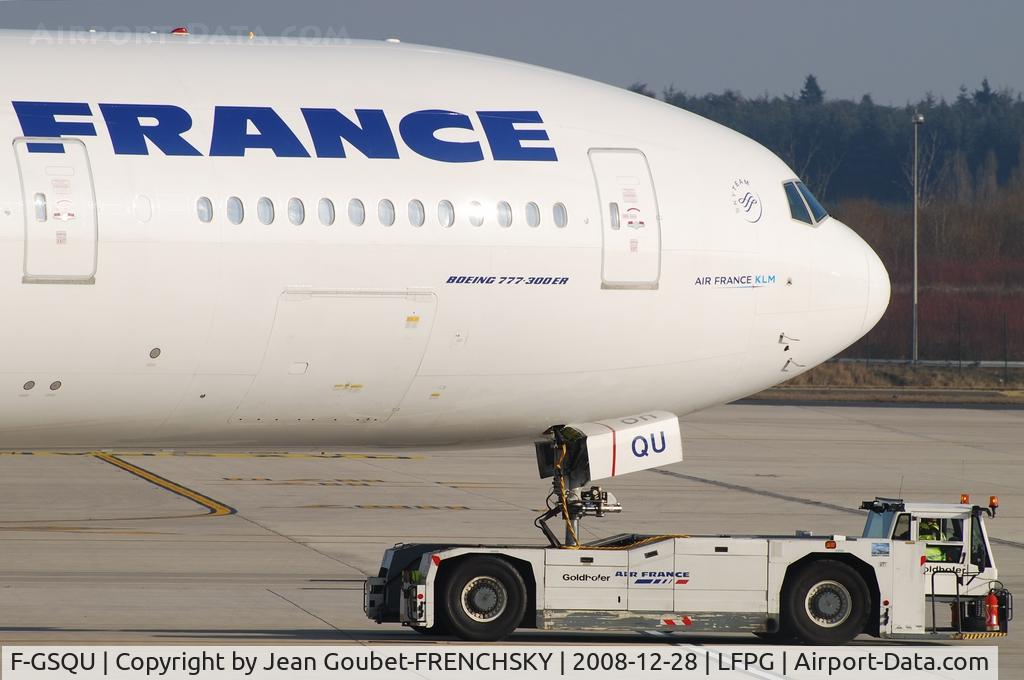 F-GSQU, 2007 Boeing 777-328/ER C/N 32847, au push to CAI