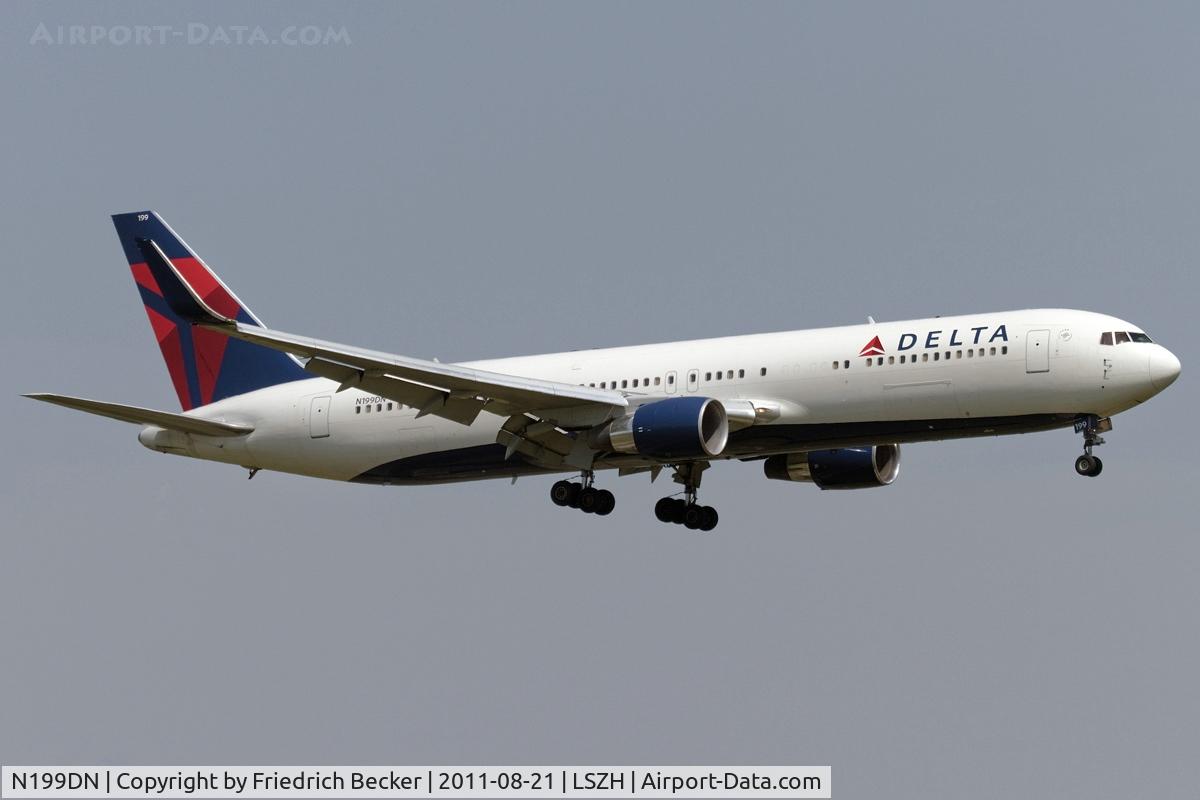 N199DN, 1998 Boeing 767-332/ER C/N 28456, on final RW14