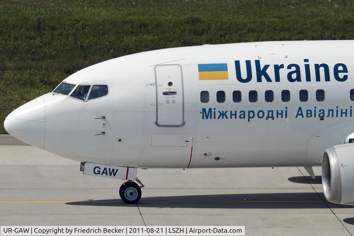 UR-GAW, 1991 Boeing 737-5Y0 C/N 24898, taxying to the gate