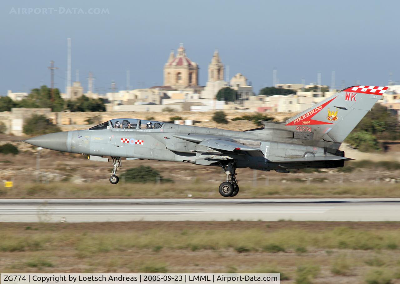 ZG774, 1992 Panavia Tornado F.3 C/N 904/AS138/3446, landing 31