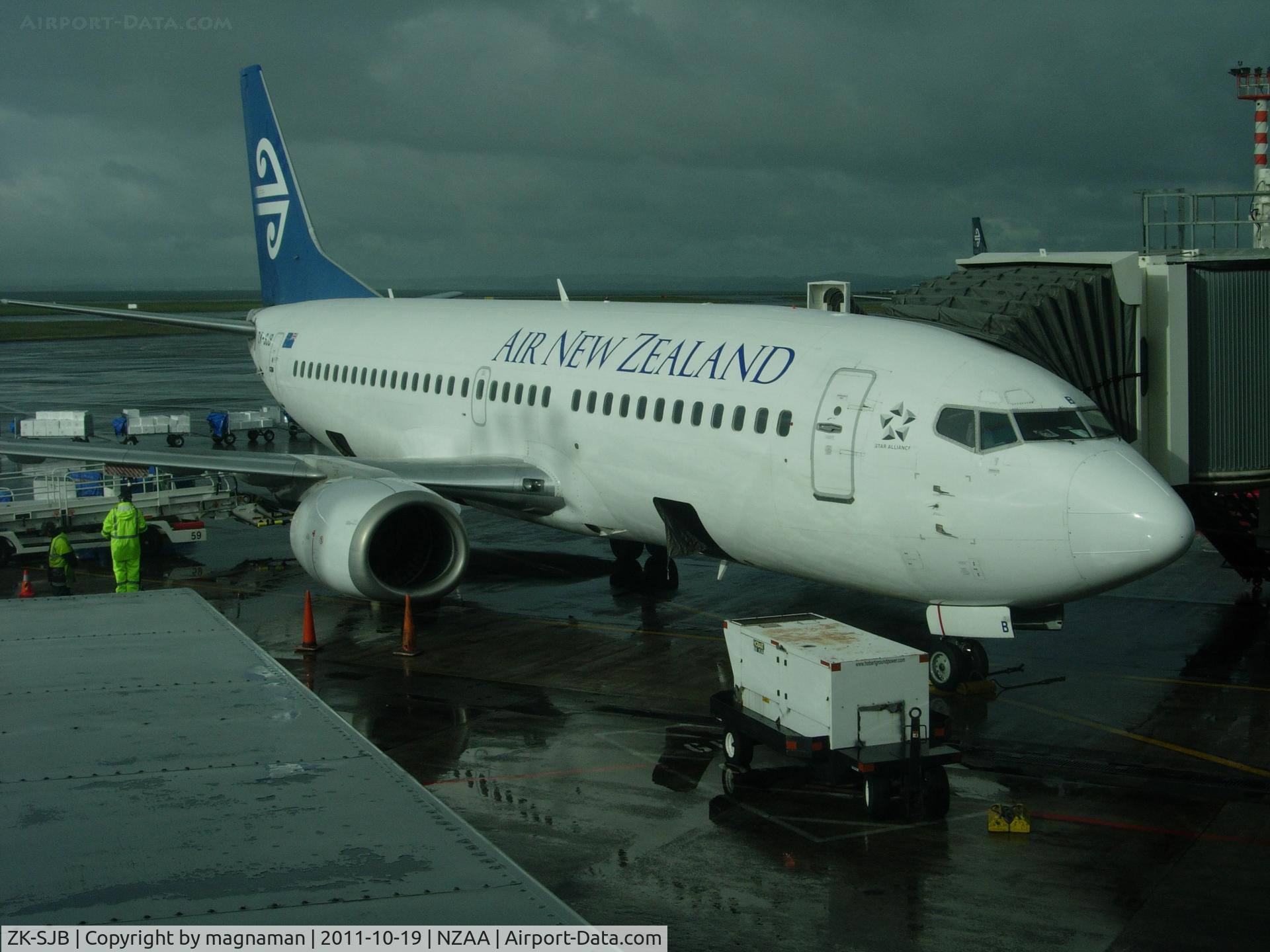 ZK-SJB, 1997 Boeing 737-33R C/N 28868, About to leave for Christchurch.