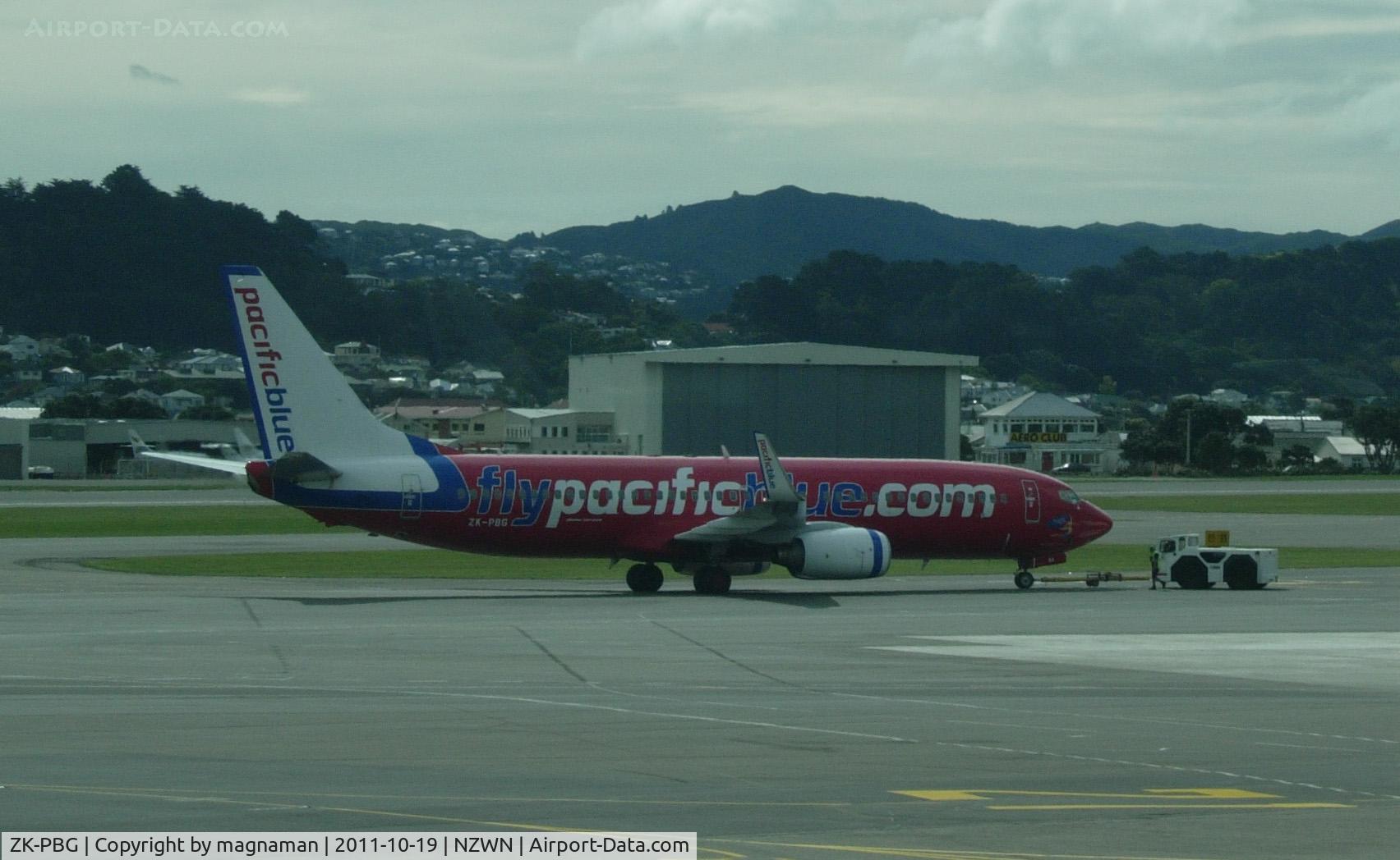 ZK-PBG, 2004 Boeing 737-8FE C/N 34015, closer view