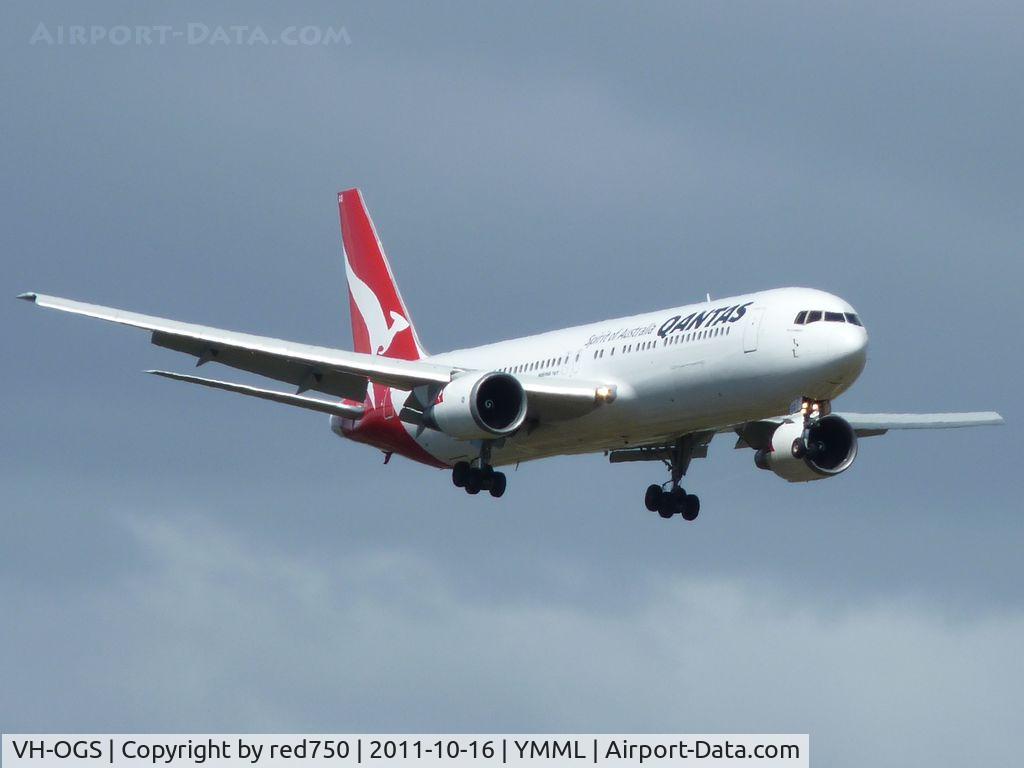 VH-OGS, 1997 Boeing 767-338/ER C/N 28725, Boeing 767 VH-OGS approaching rwy 27 at Tullamarine