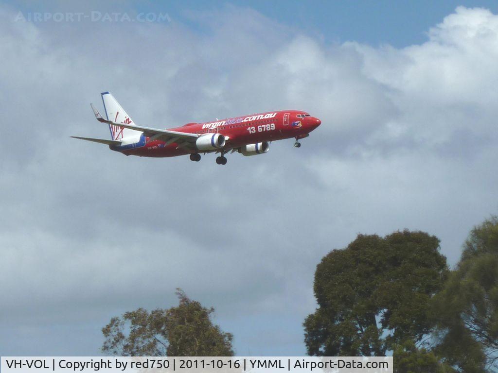 VH-VOL, 2003 Boeing 737-8FE C/N 33759, Boeing 737 VH-VOL on approach to rwy 27 at Tullamarine.