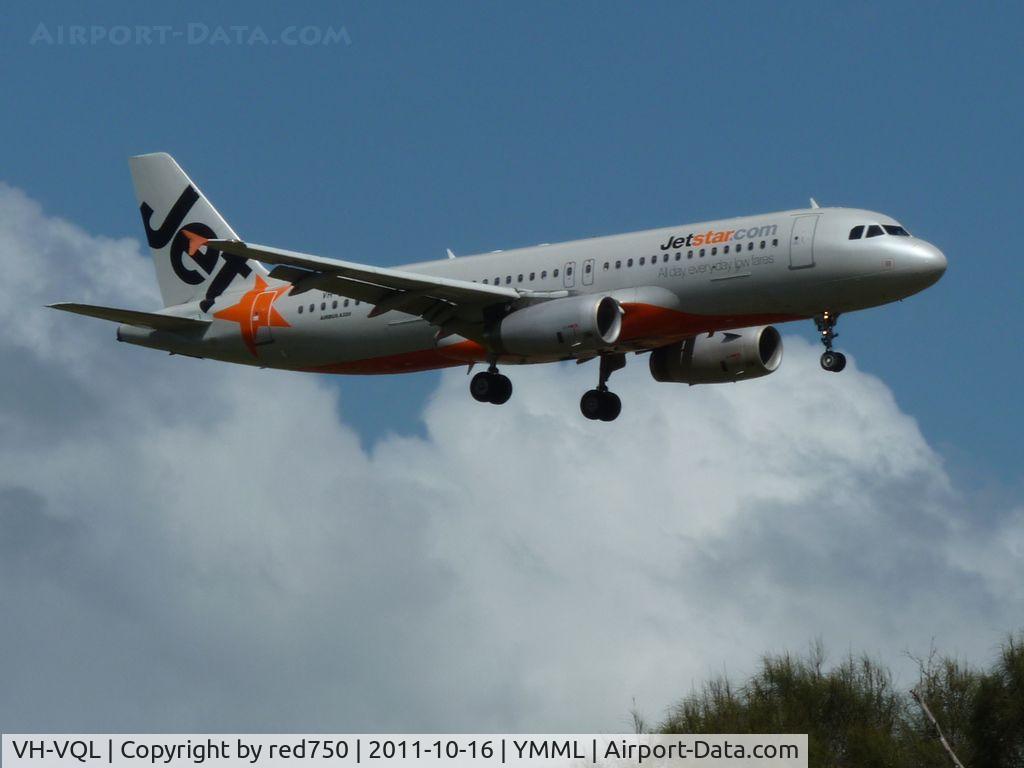 VH-VQL, 2006 Airbus A320-232 C/N 2642, Airbus A320 VH-VQL approaching rwy 27 at Tullamarine