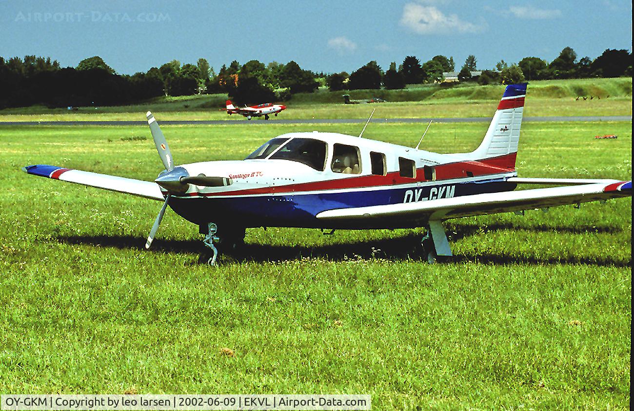 OY-GKM, 1998 Piper PA-32R-301T II TC Turbo Saratoga C/N 3257071, FSN Vaerloese 9.6.02