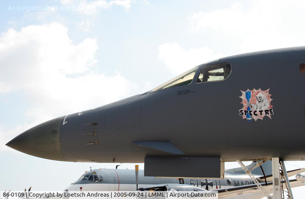 86-0109, 1986 Rockwell B-1B Lancer C/N 69, Bombers nose