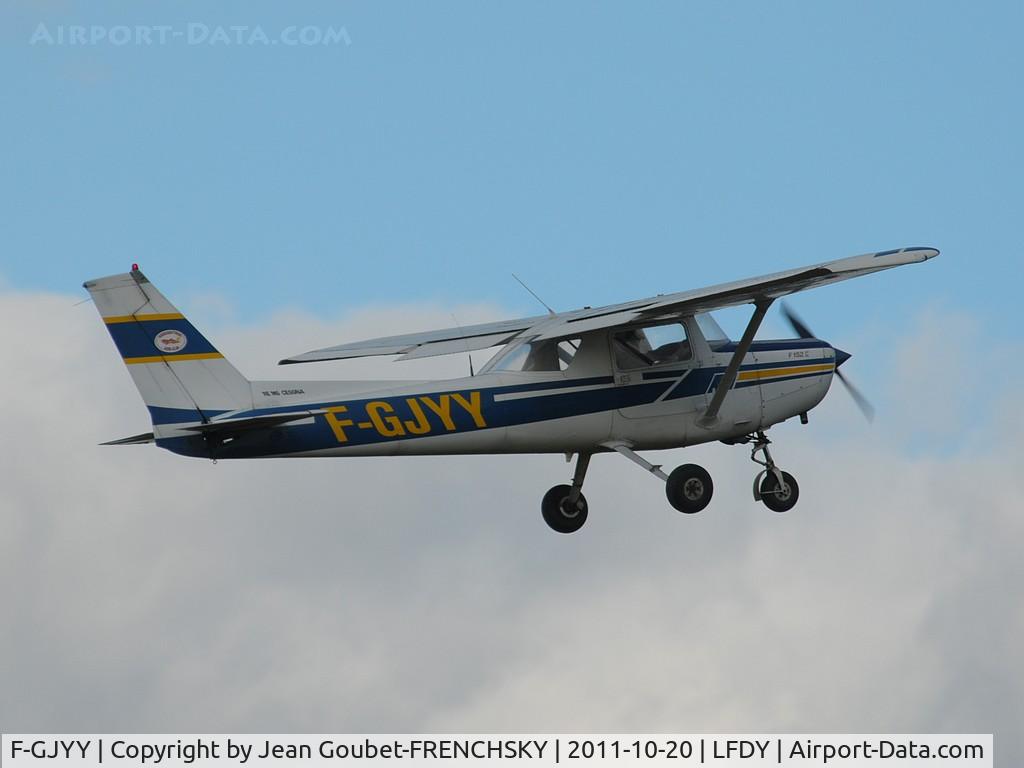 F-GJYY, Reims F152 C/N 1660, take off