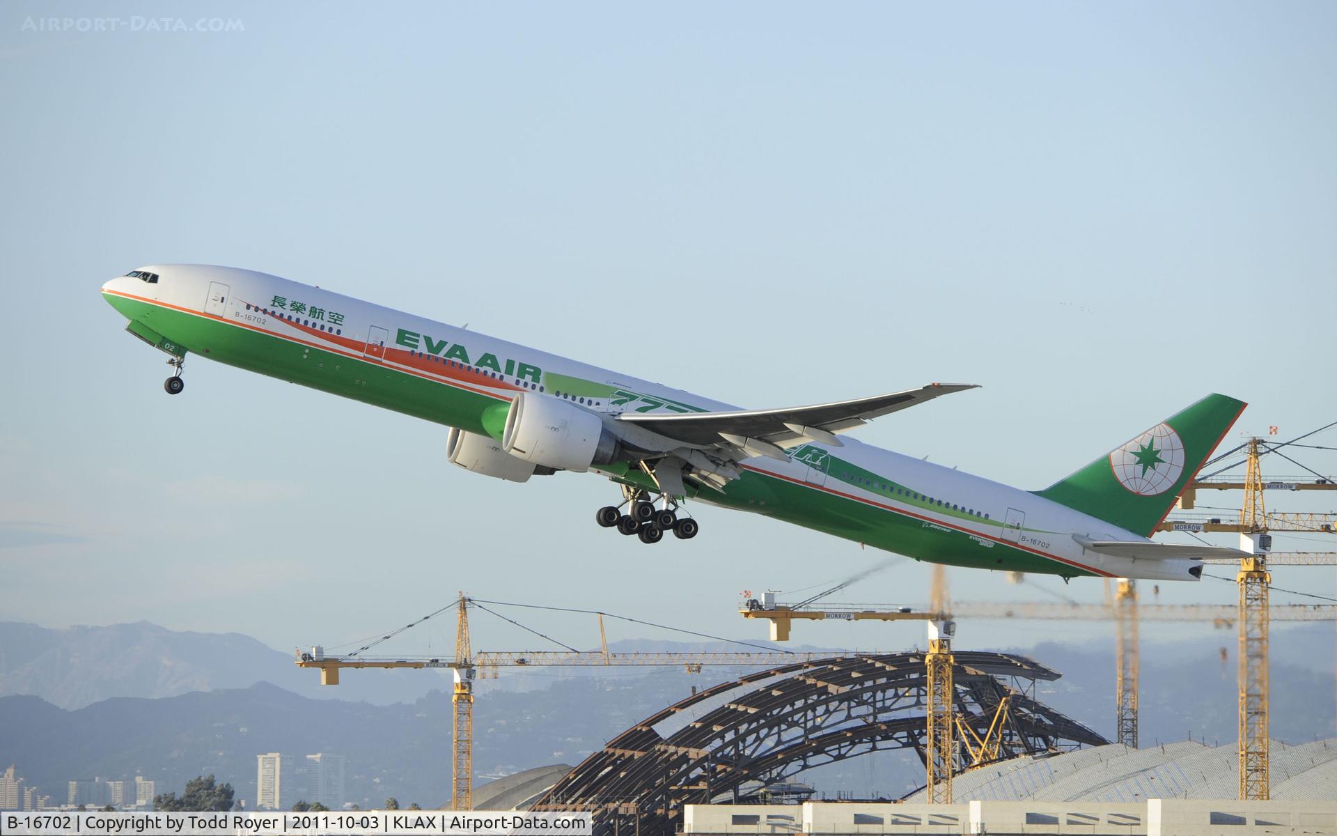 B-16702, 2005 Boeing 777-35E/ER C/N 32640, Departing LAX
