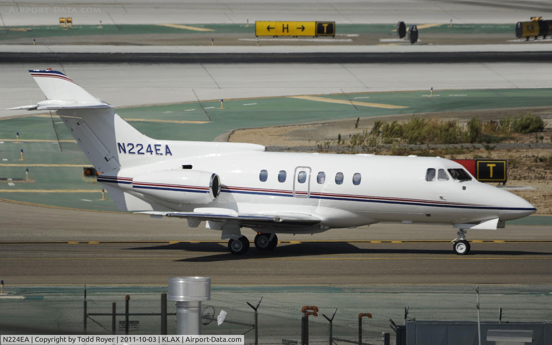 N224EA, 1980 Hawker Siddeley HS.125 Series 700A C/N 257088, Taxiing at LAX