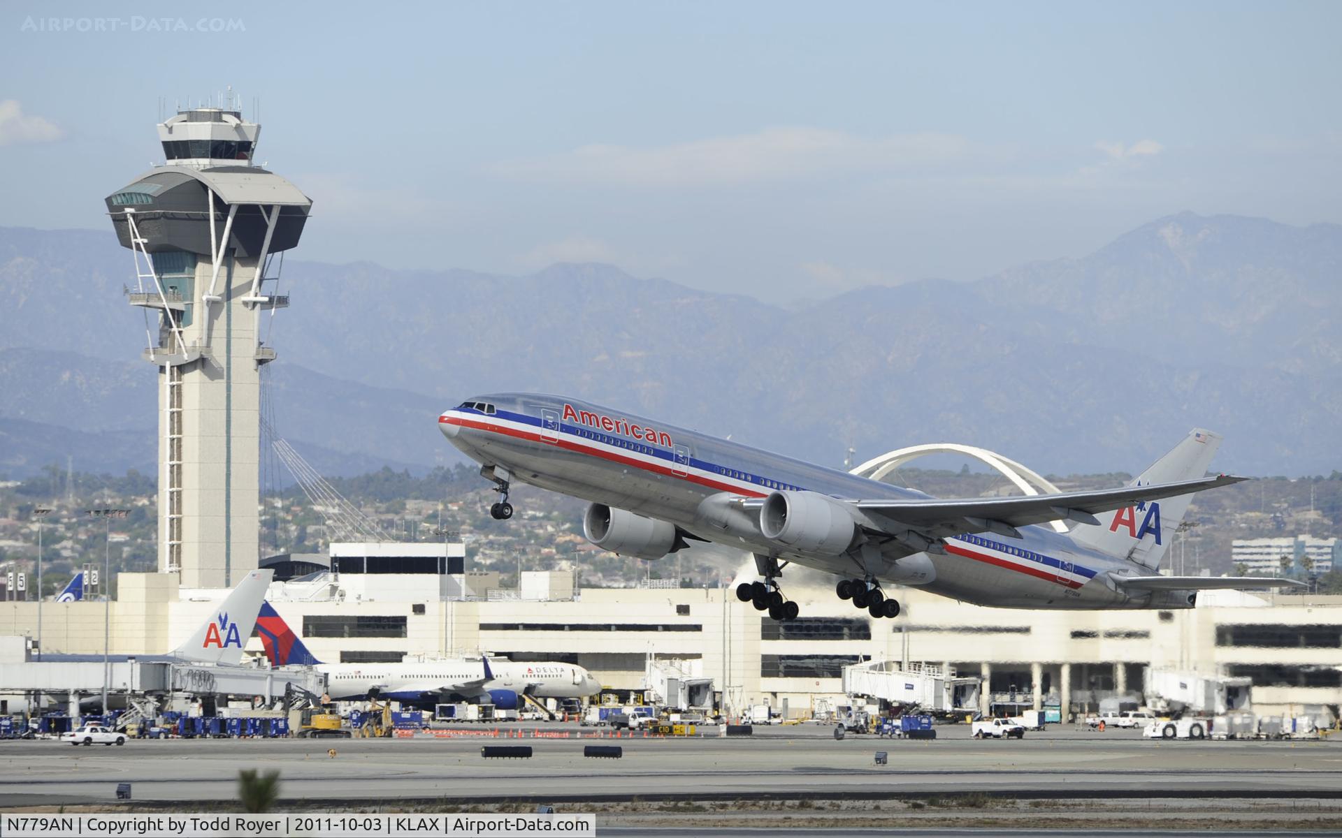 N779AN, 1999 Boeing 777-223 C/N 29955, Departing LAX