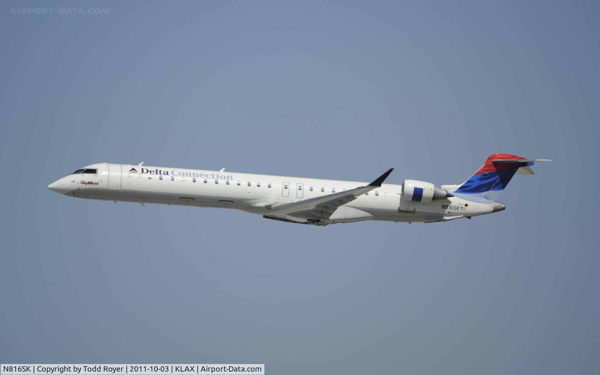 N816SK, 2006 Bombardier CRJ-900ER (CL-600-2D24) C/N 15105, Departing LAX