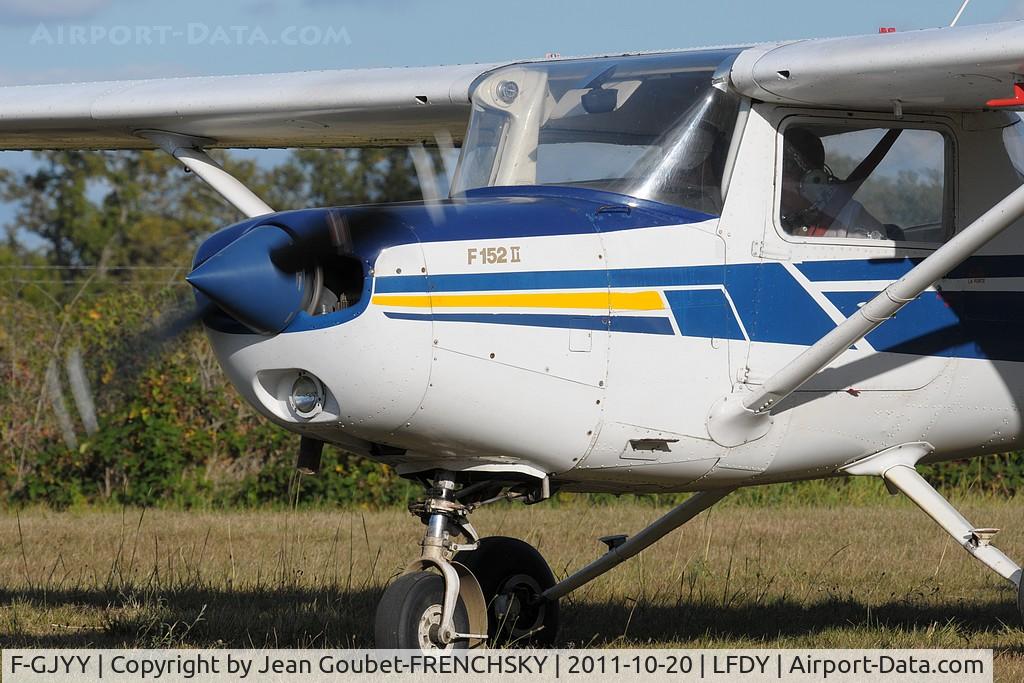 F-GJYY, Reims F152 C/N 1660, arrivée au parking