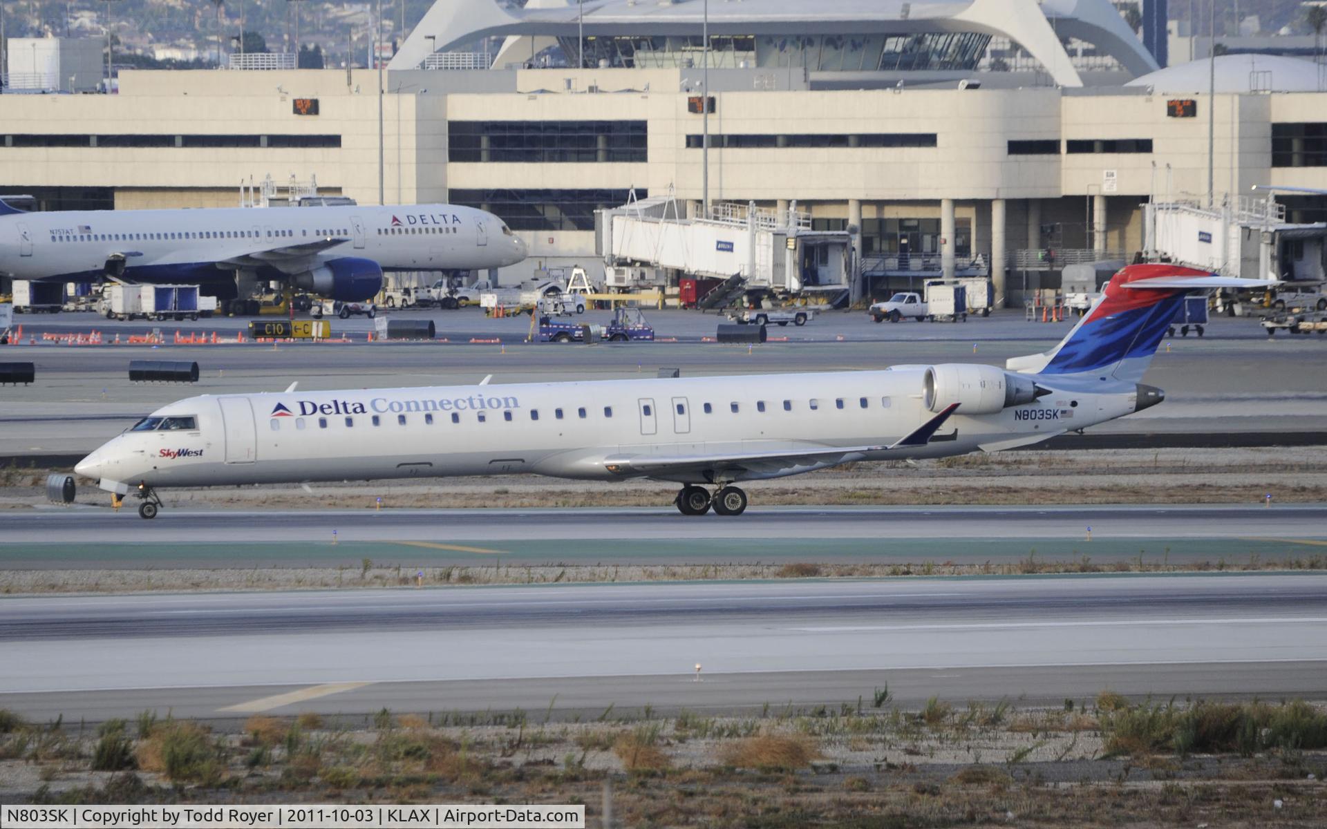 N803SK, 2006 Bombardier CRJ-900ER (CL-600-2D24) C/N 15062, Arriving at LAX